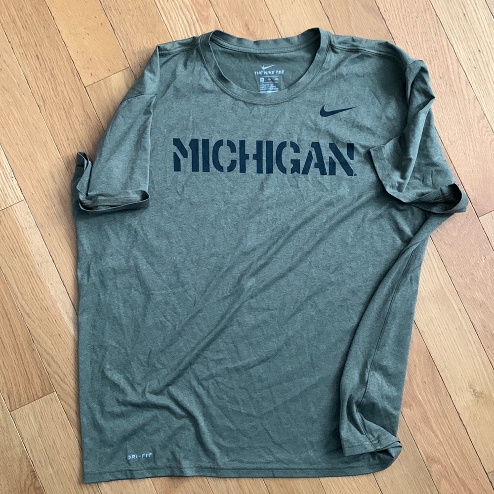 Nike Mens Michigan short sleeve dry fit shirt  XXL